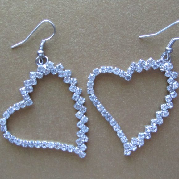 White Crystals Heart Shape Fashion Earrings - Picture 3 of 9